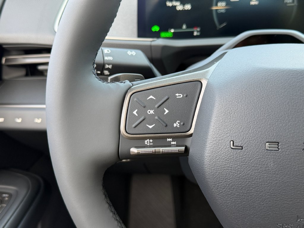 New 2026 Lexus ES 350h AWD w/ Convenience Package image 18