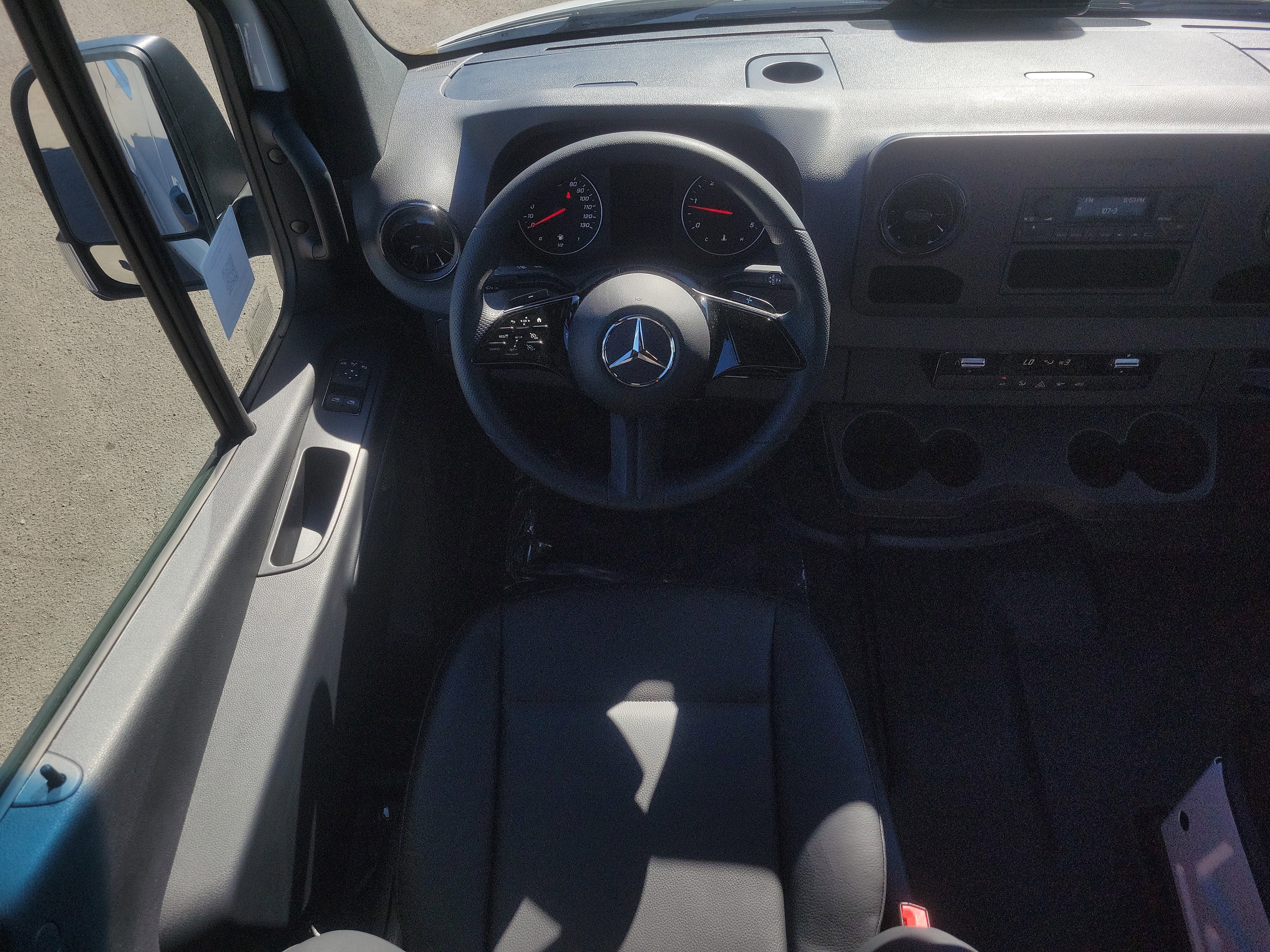 Used 2025 Mercedes-Benz Sprinter 2500 image 14