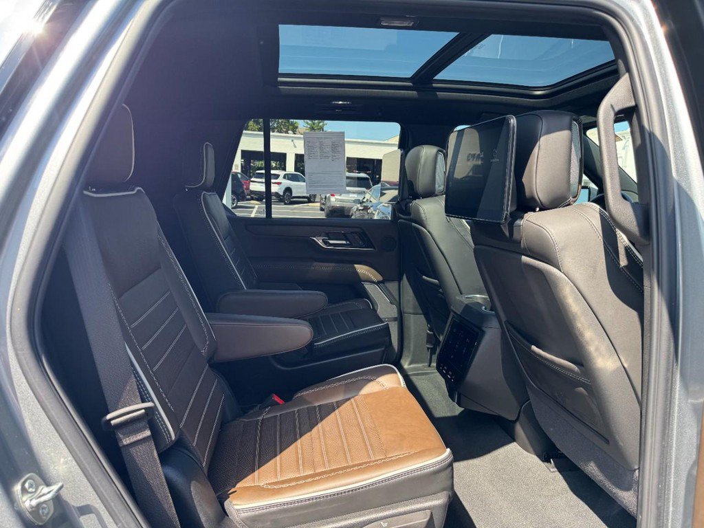 Used 2026 GMC Yukon Denali Ultimate AWD/4WD image 10