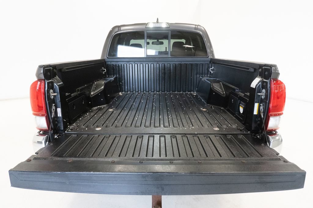 Used 2016 Toyota Tacoma TRD Off-Road w/ Towing Package AWD/4WD image 28