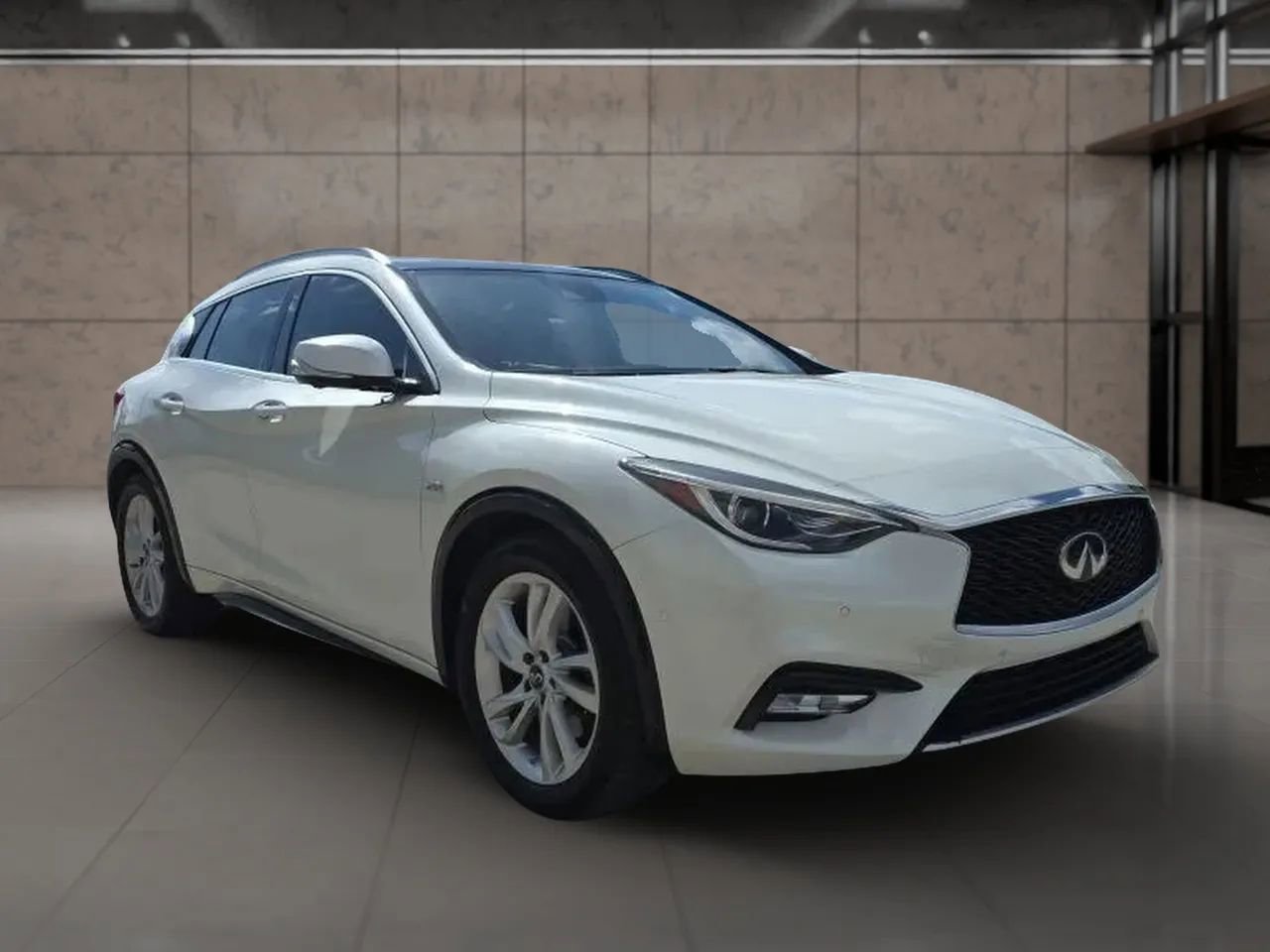 Used 2017 INFINITI QX30 Premium w/ Technology Package image 3