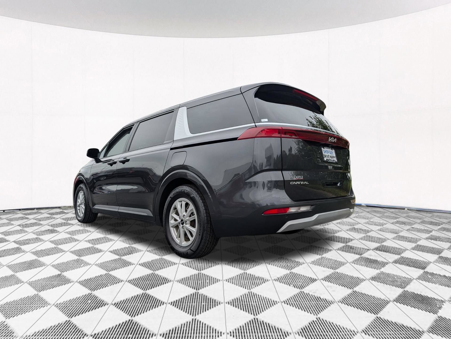 Used 2023 Kia Carnival LX FWD image 11