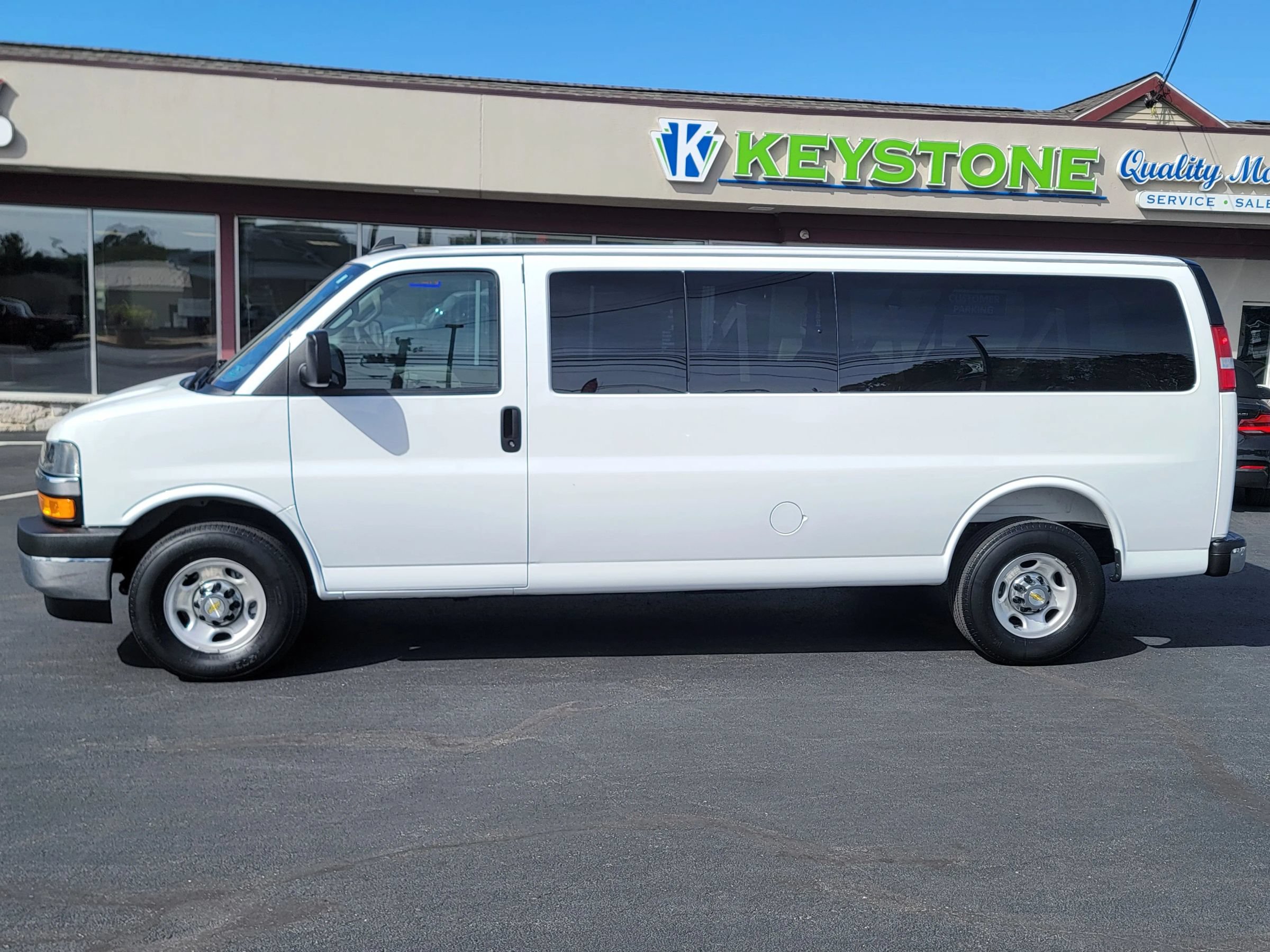 Used 2025 Chevrolet Express 3500 LT w/ LT Preferred Equipment Group RWD image 8