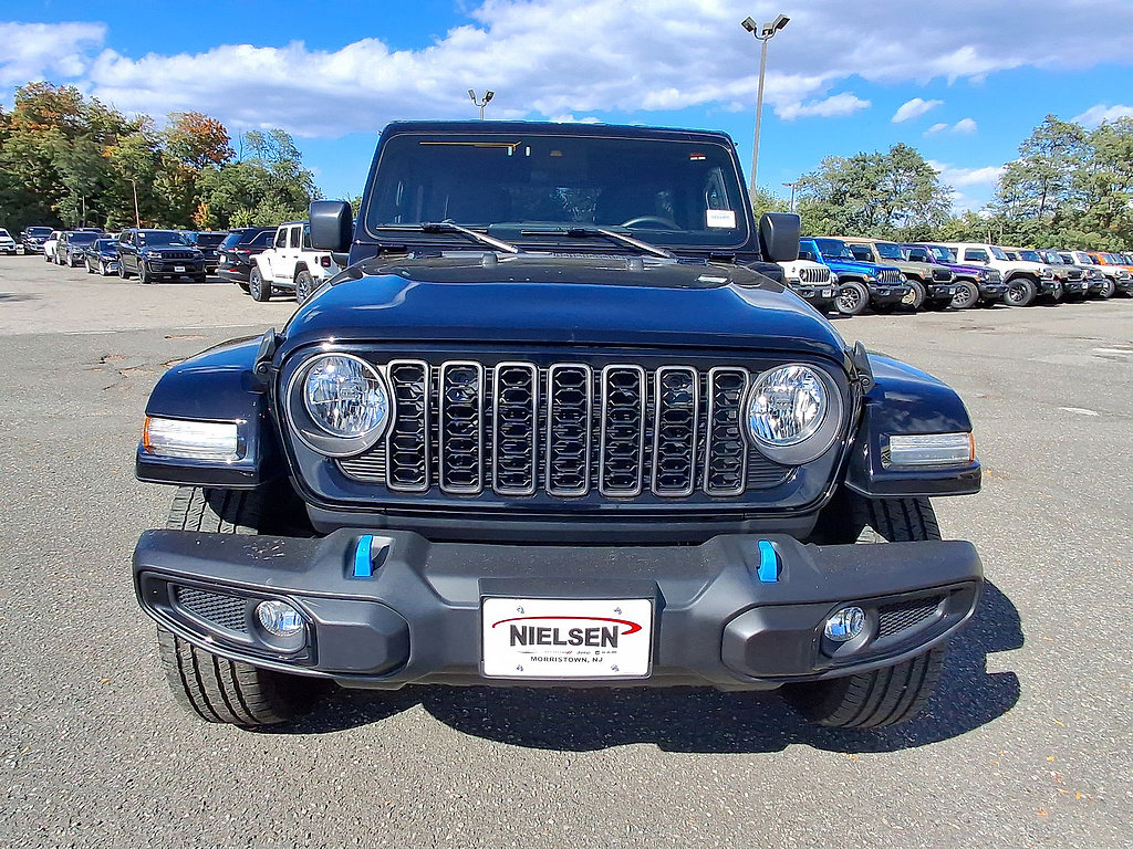 Used 2024 Jeep Wrangler Unlimited w/ Convenience Group AWD/4WD image 35
