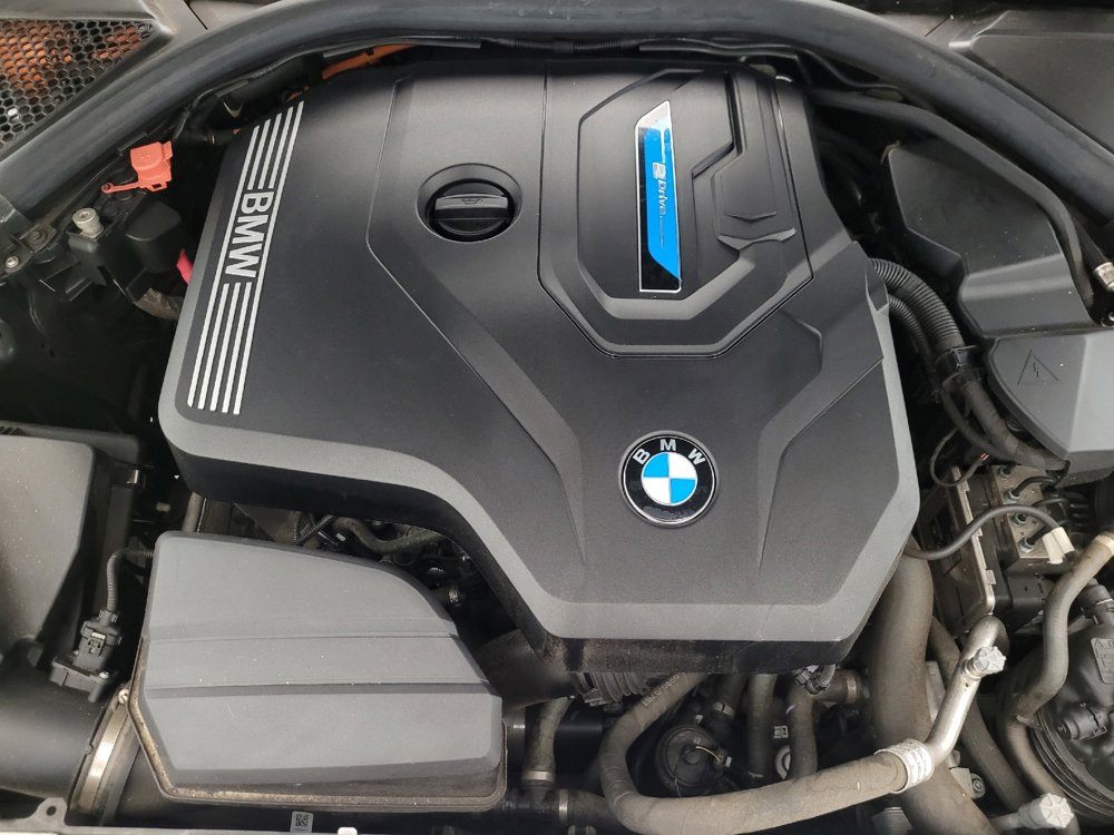 Used 2023 BMW 330e w/ Driving Assistance Package image 30