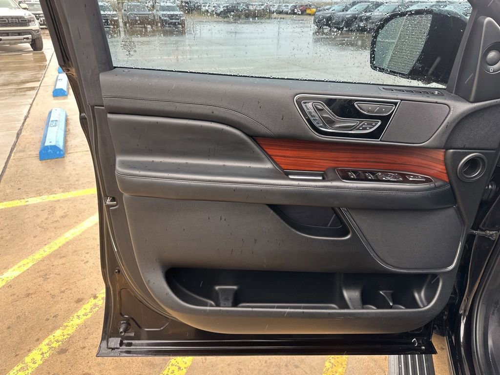 Used 2021 Lincoln Navigator Reserve AWD/4WD image 9