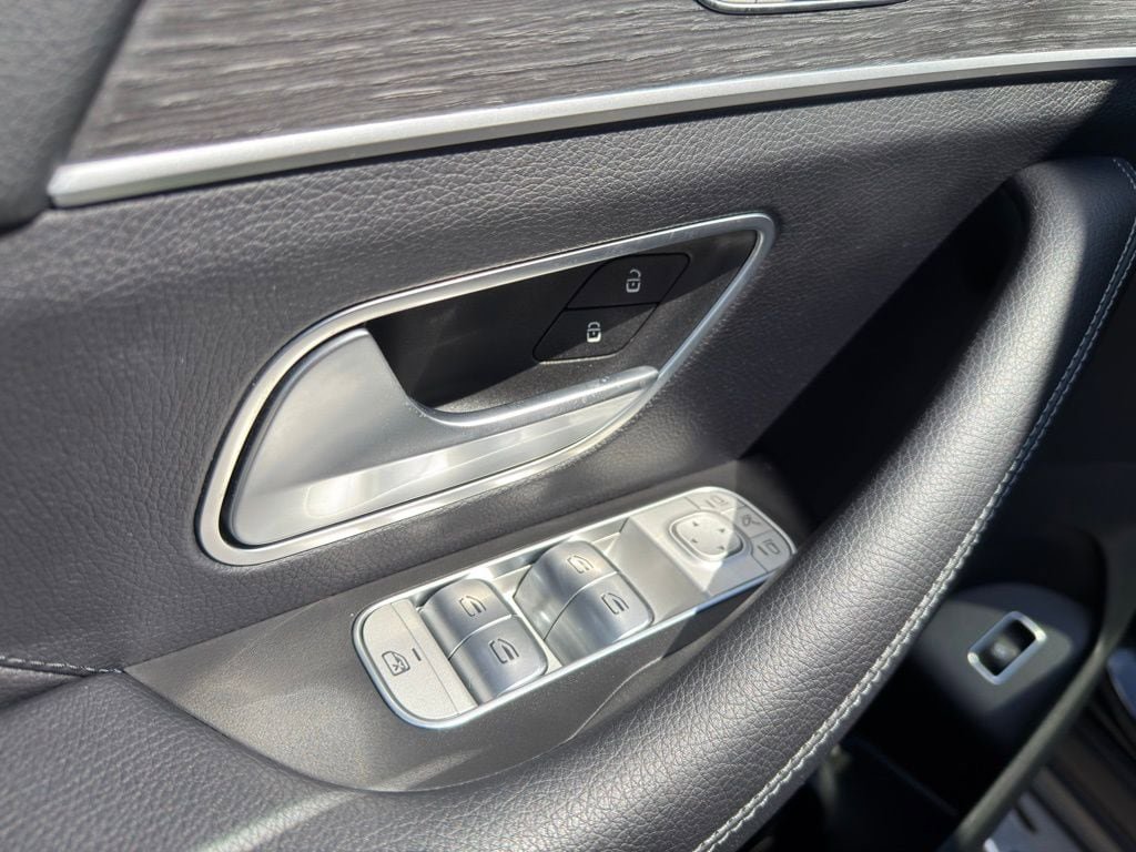 Used 2022 Mercedes-Benz GLE 350 4MATIC w/ Premium Package image 13