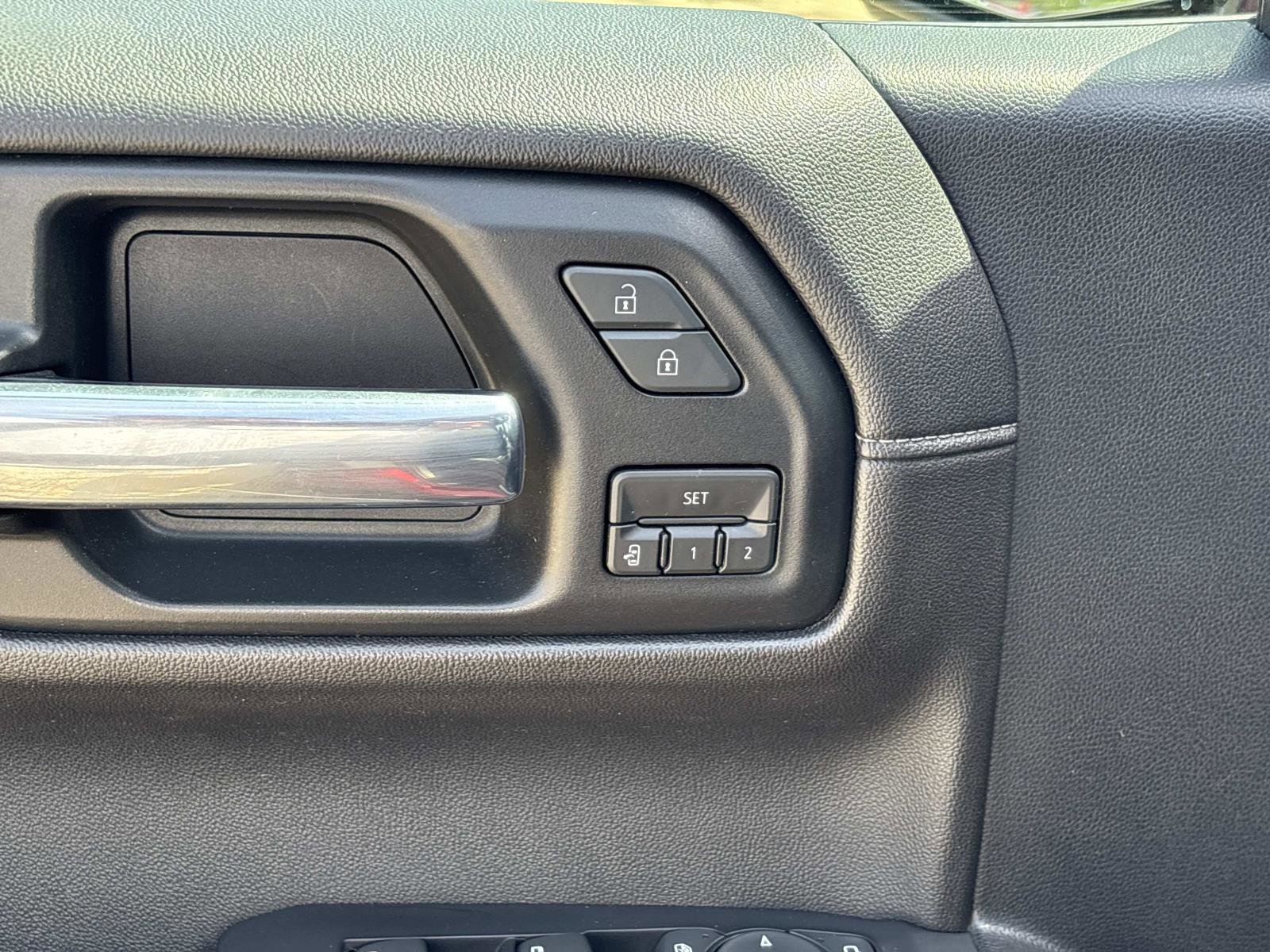 Used 2020 Chevrolet Silverado 1500 High Country w/ Technology Package image 14