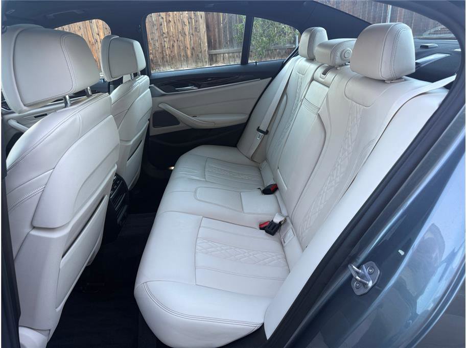 Used 2019 BMW M550i xDrive image 32
