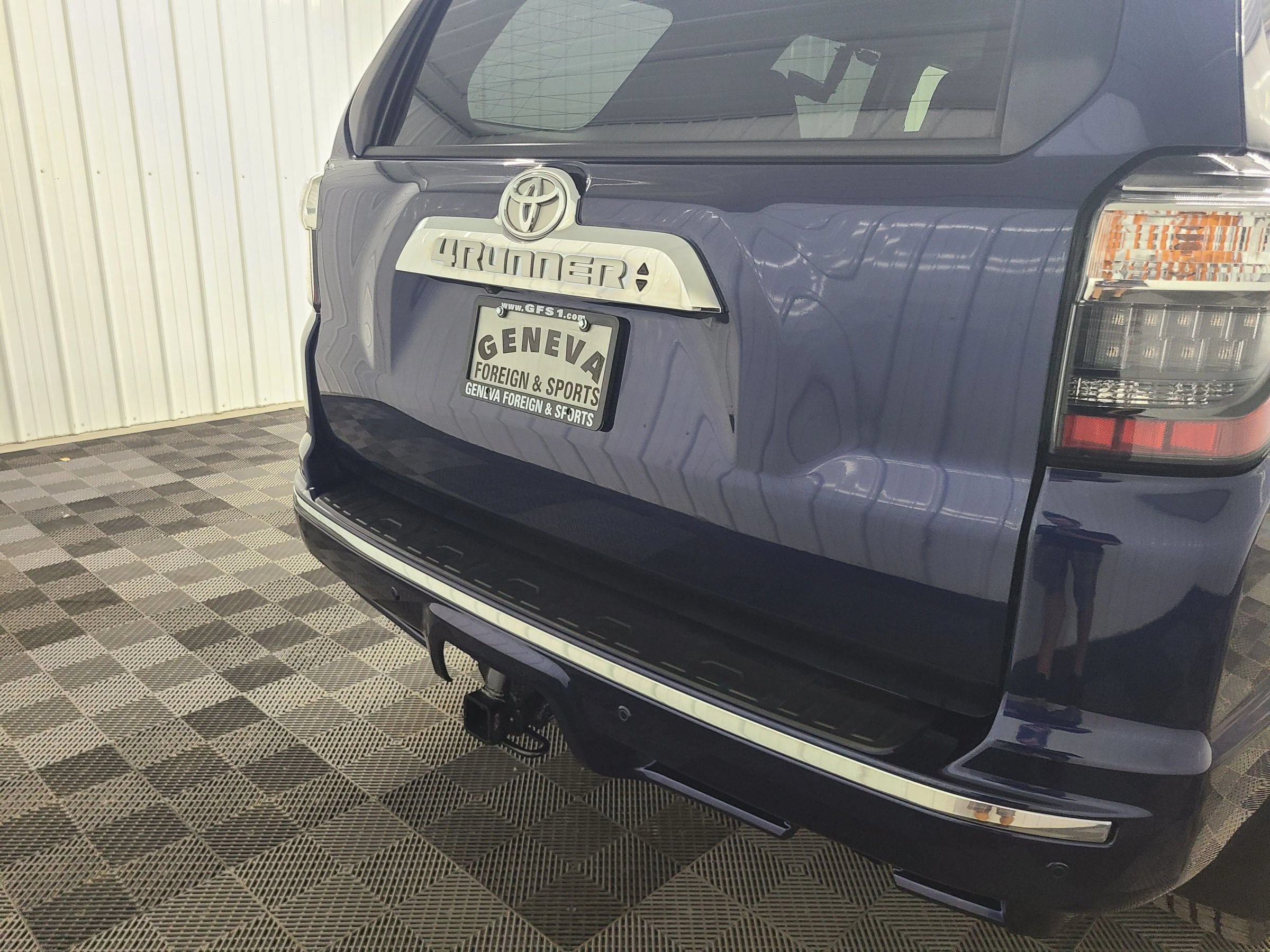 Used 2018 Toyota 4Runner Limited AWD/4WD image 19