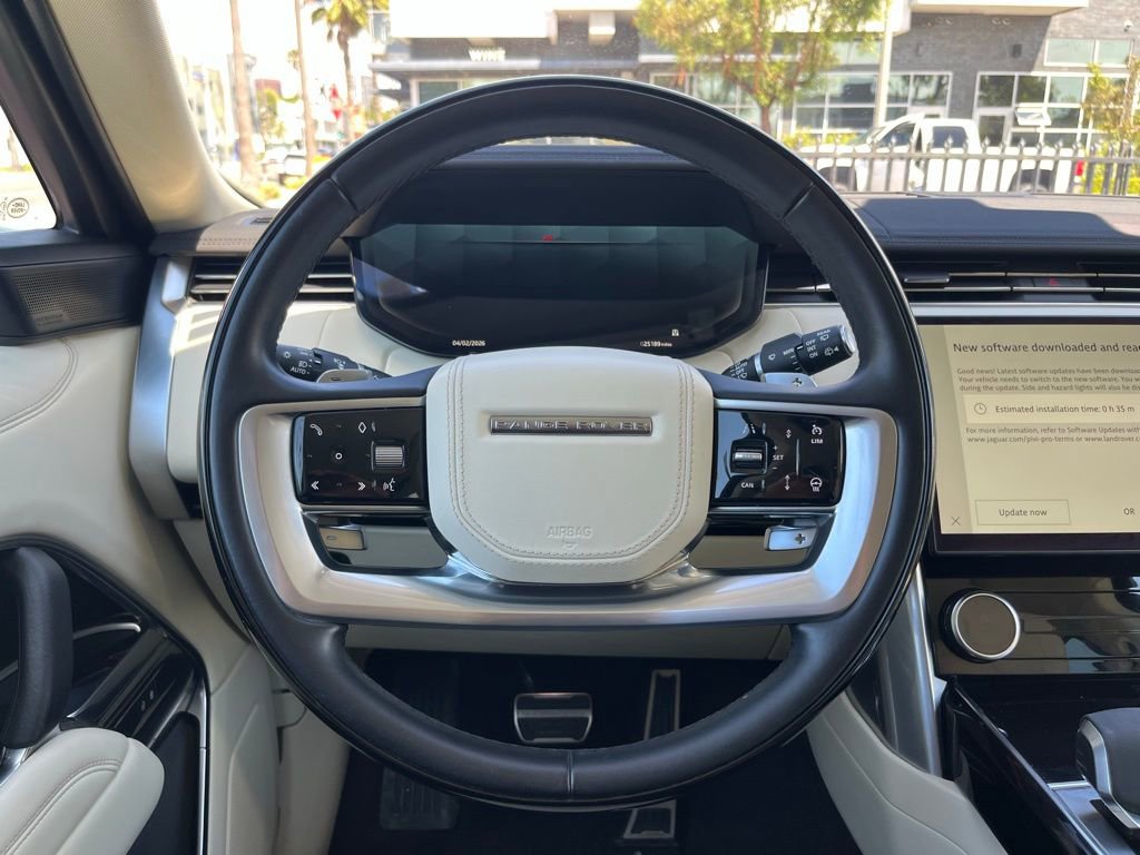 Used 2023 Land Rover Range Rover Long Wheelbase SE image 27