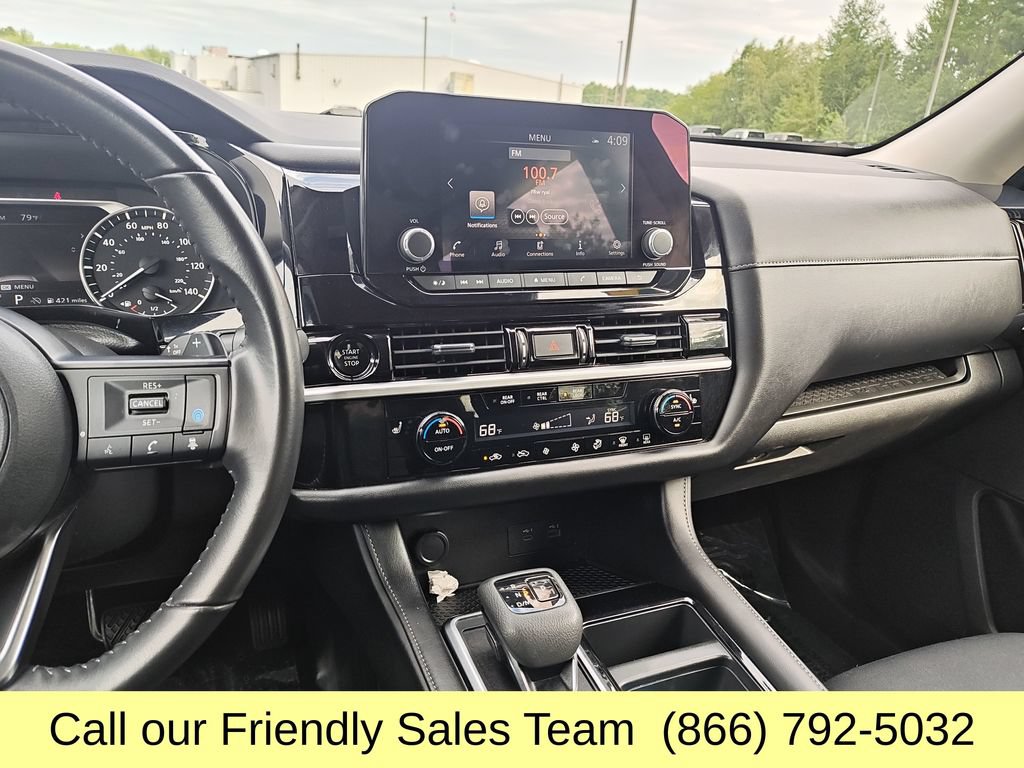 Used 2025 Nissan Pathfinder SV AWD/4WD image 18