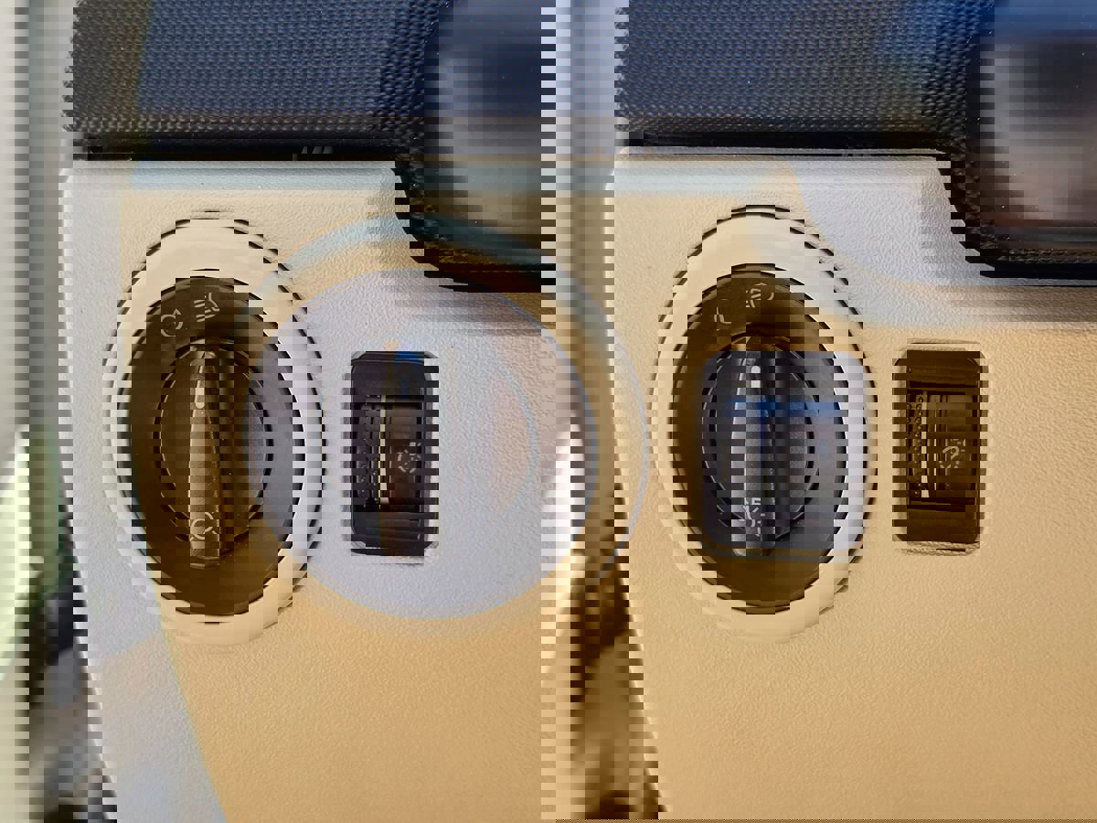 Used 2009 Volkswagen Beetle S image 37