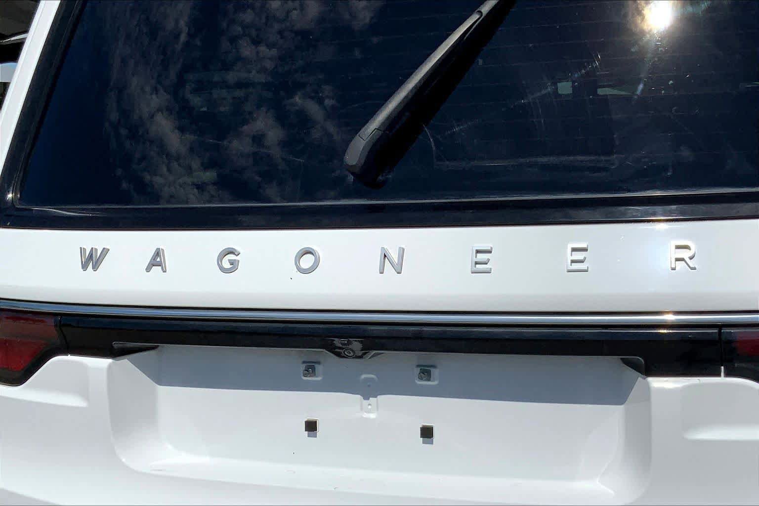 Used 2023 Jeep Wagoneer 4WD w/ Premium Group I image 28