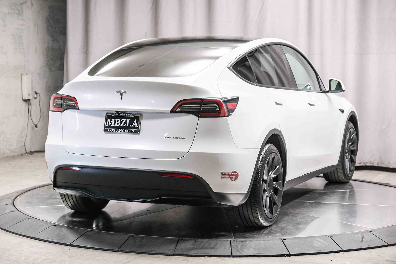 Used 2023 Tesla Model Y Long Range AWD/4WD image 4