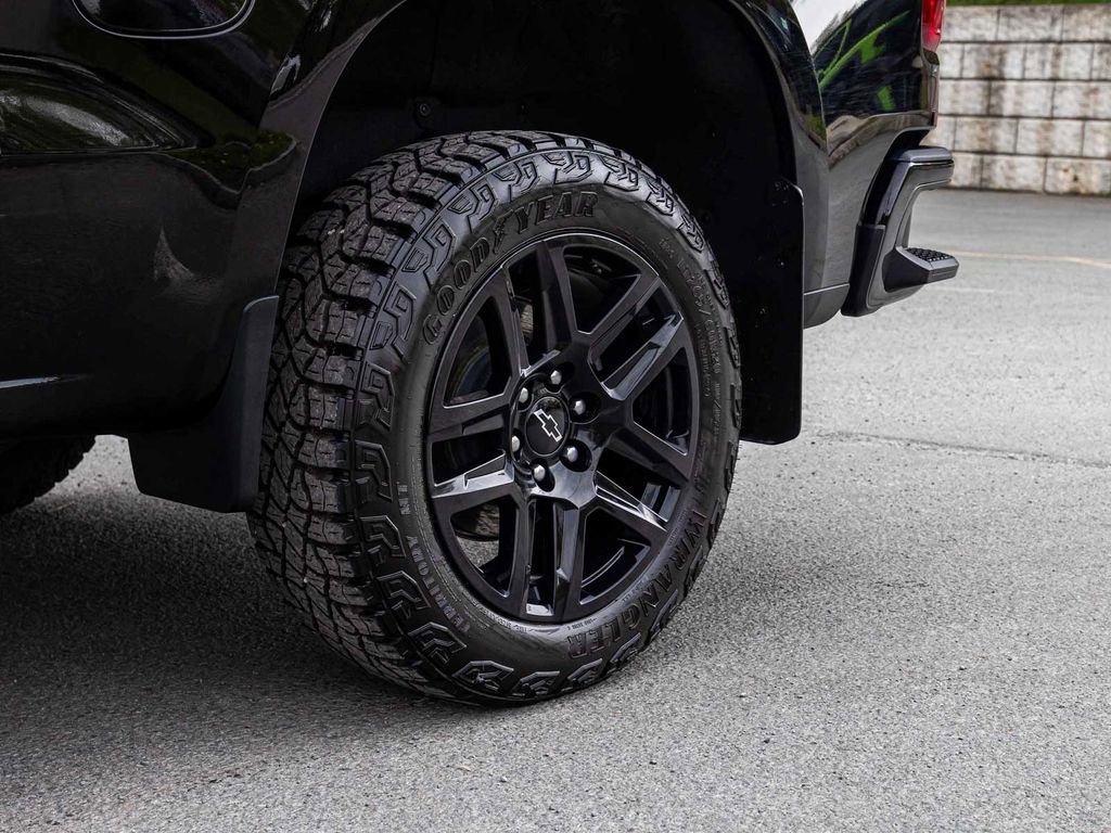 Used 2025 Chevrolet Silverado 1500 Custom Trail Boss w/ Midnight Edition AWD/4WD image 8