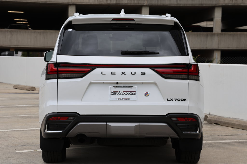 Used 2026 Lexus LX 700h Luxury AWD/4WD image 6