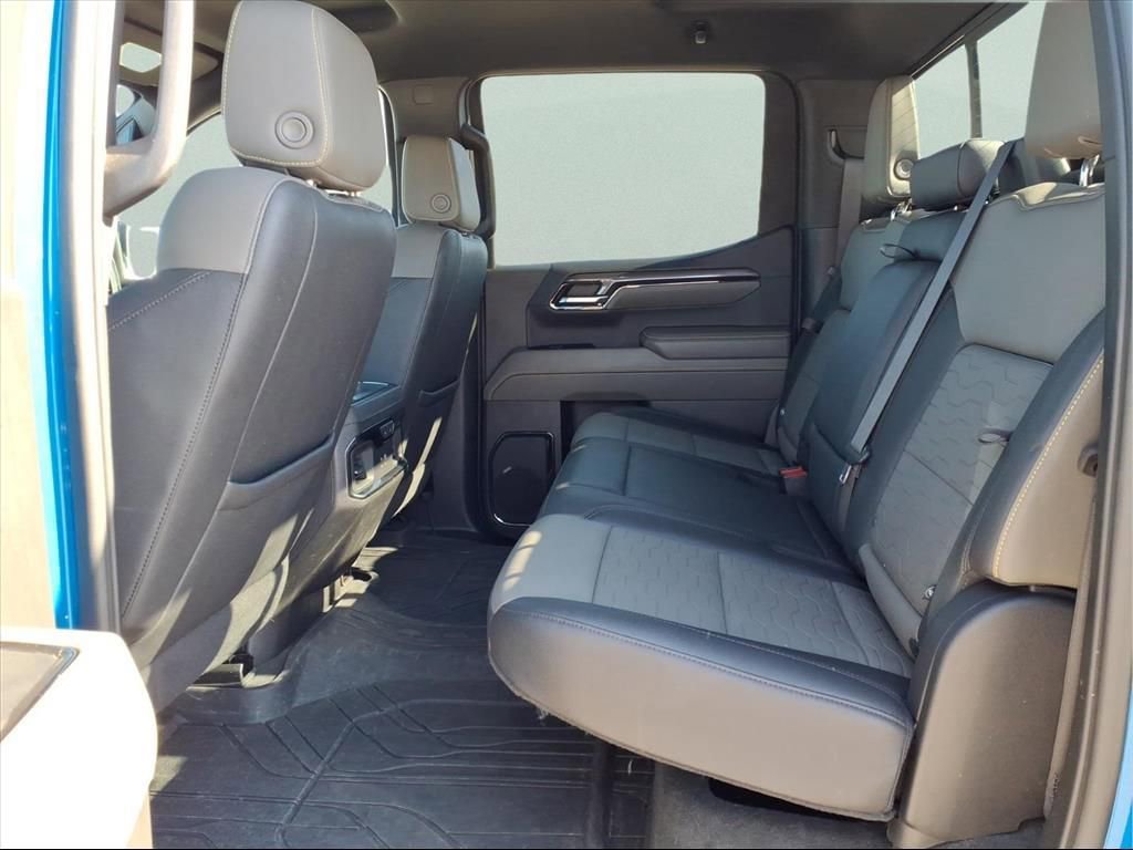 Used 2023 Chevrolet Silverado 1500 ZR2 w/ Technology Package image 18