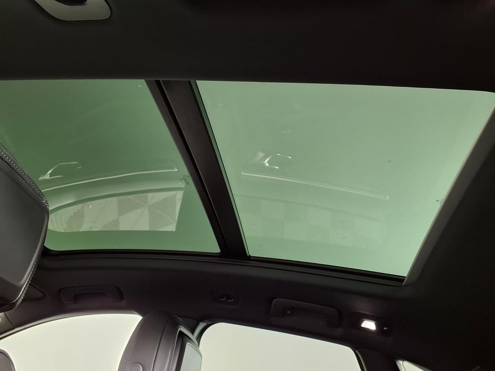 Used 2024 Porsche Macan Turbo image 17