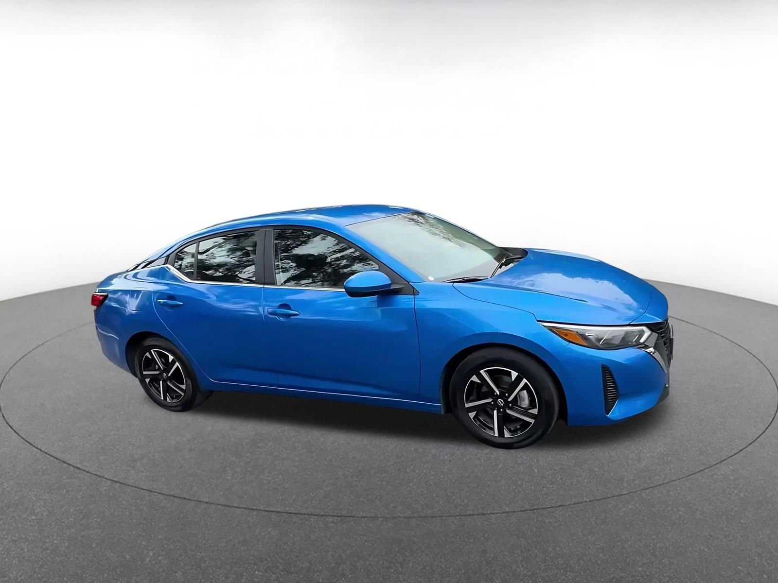 Used 2025 Nissan Sentra SV FWD image 2