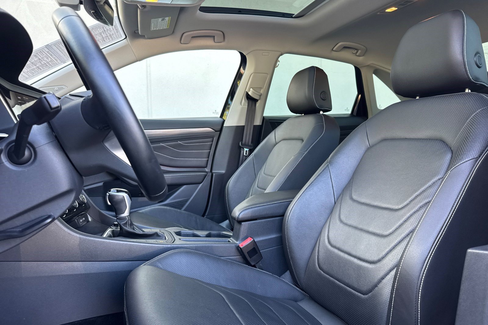 Used 2023 Volkswagen Jetta SEL FWD image 5