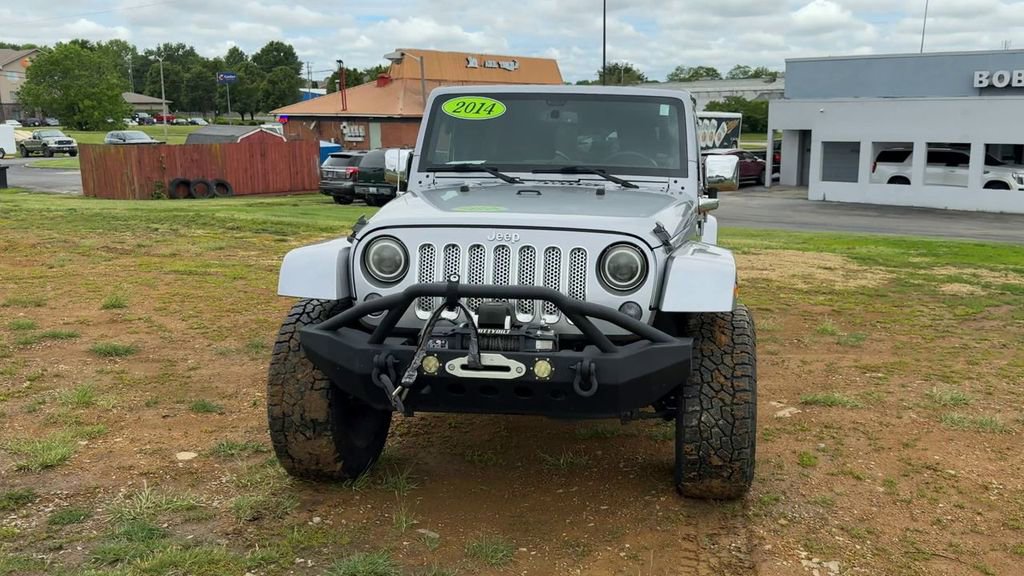 Used 2014 Jeep Wrangler Unlimited Sahara w/ Connectivity Group AWD/4WD image 2