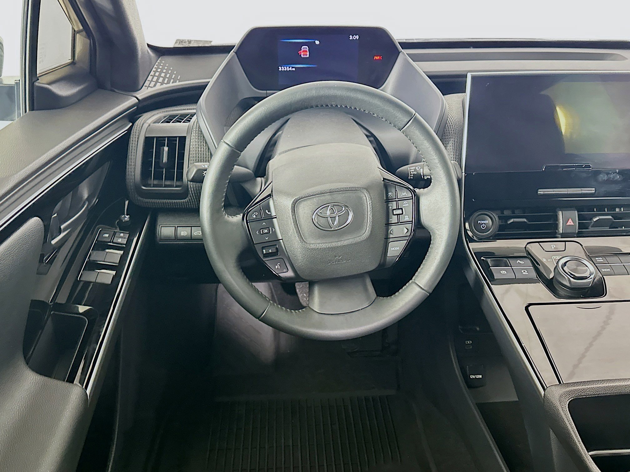 Used 2024 Toyota bZ4X XLE w/ Weather Package FWD image 17