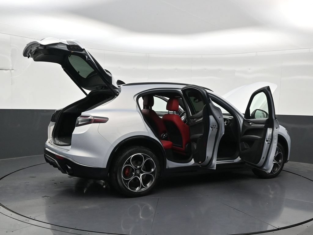 Used 2025 Alfa Romeo Stelvio Sprint w/ Veloce Package AWD/4WD image 31