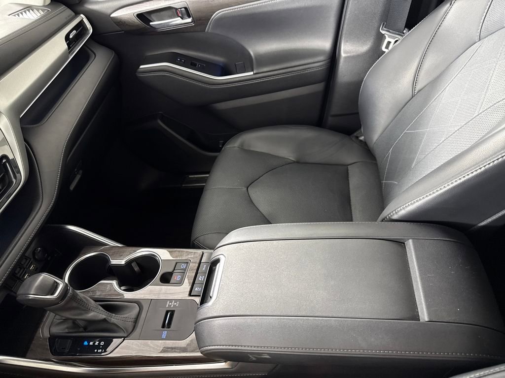 Used 2021 Toyota Highlander Platinum image 17