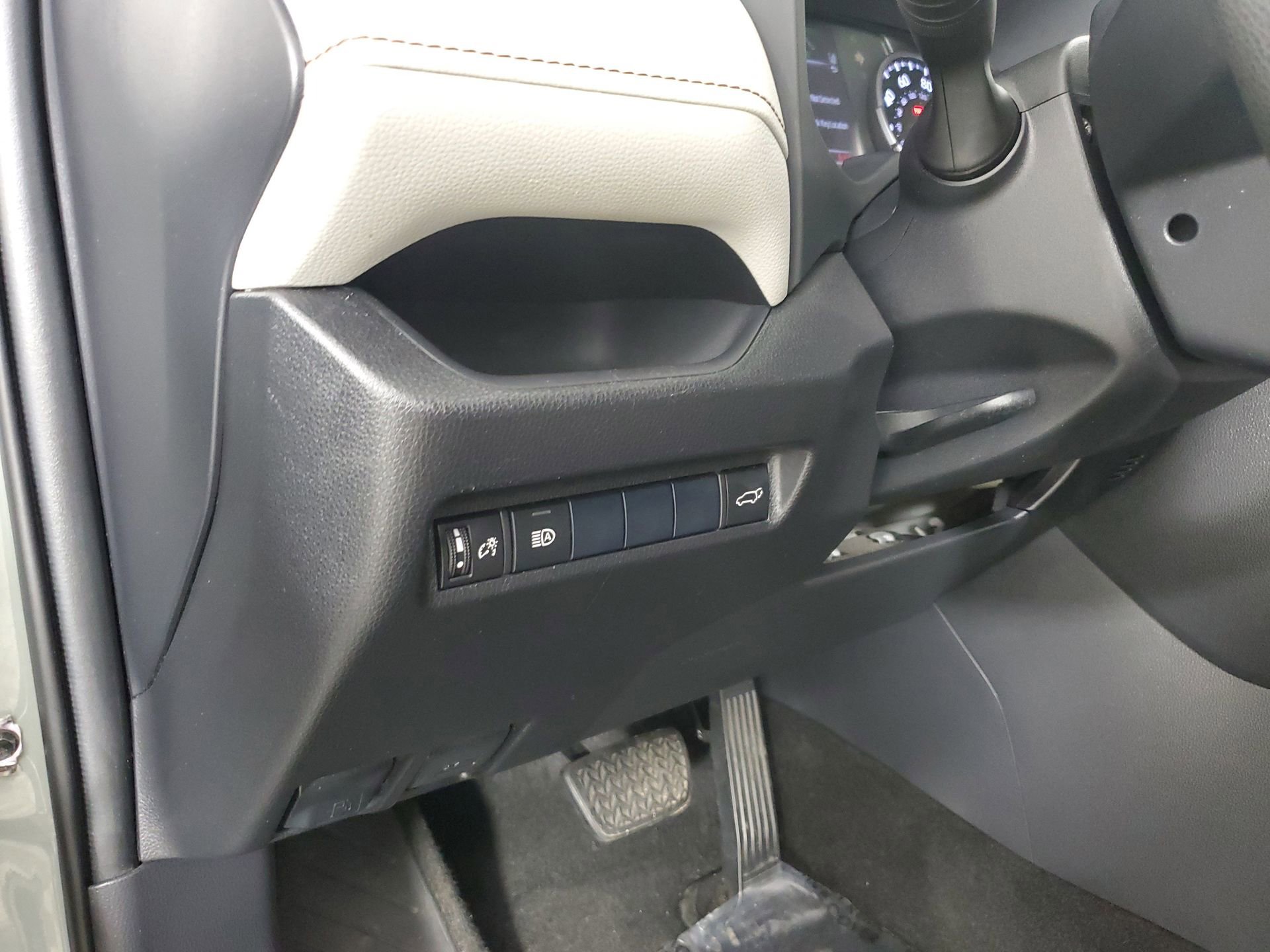 Used 2019 Toyota RAV4 XLE w/ Convenience Package image 32