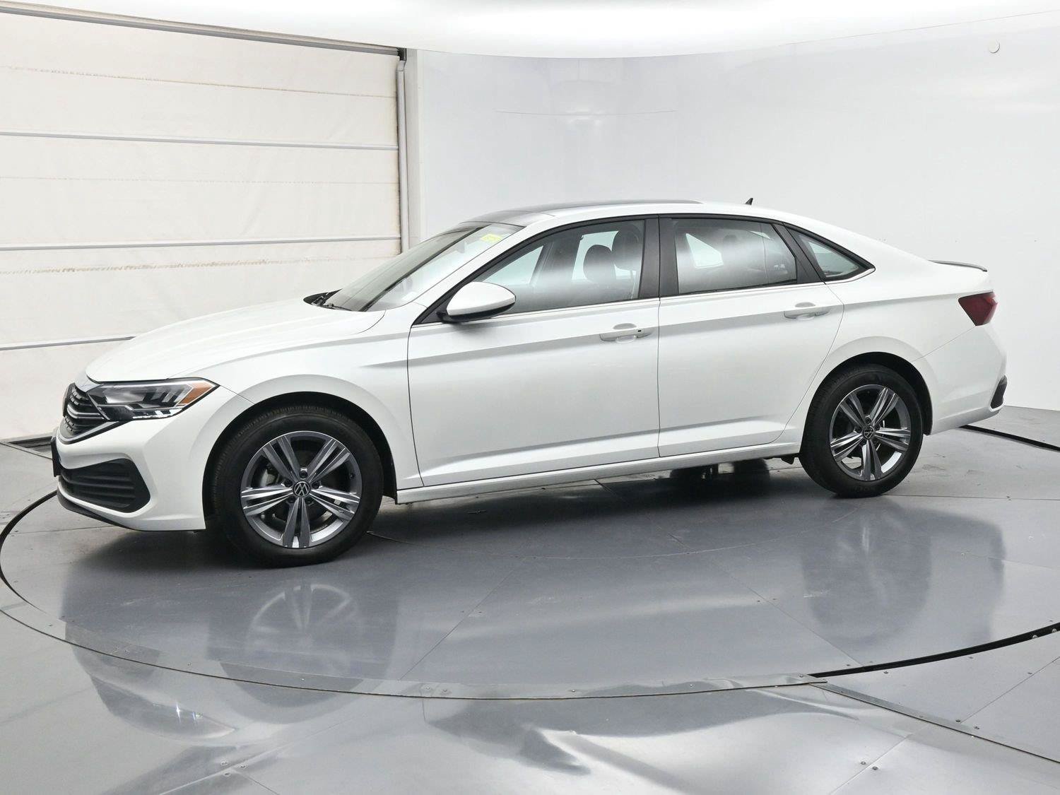 Used 2023 Volkswagen Jetta SE w/ Panoramic Sunroof Package FWD image 21