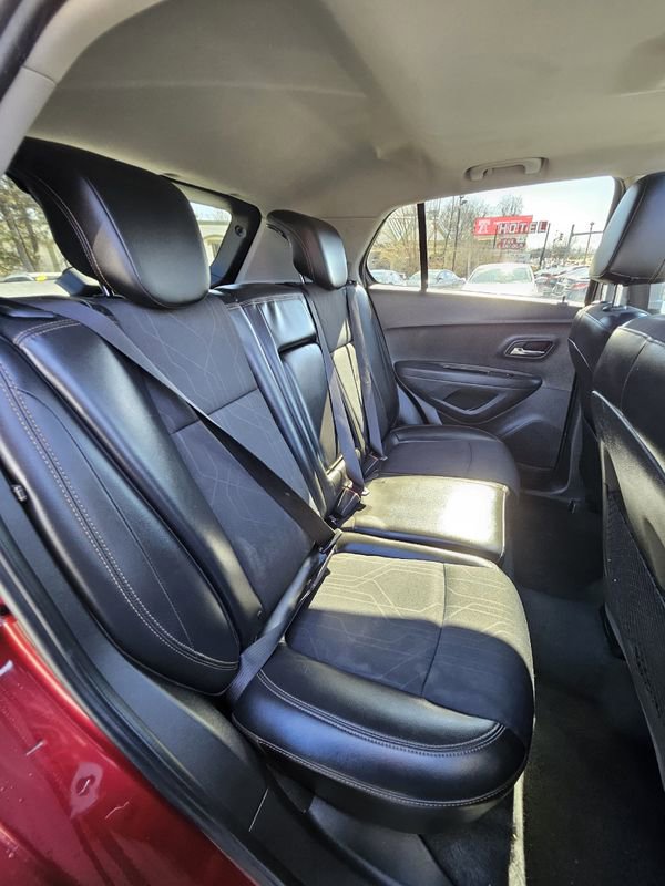 Used 2018 Chevrolet Trax LT w/ Sun & Sound Package image 20