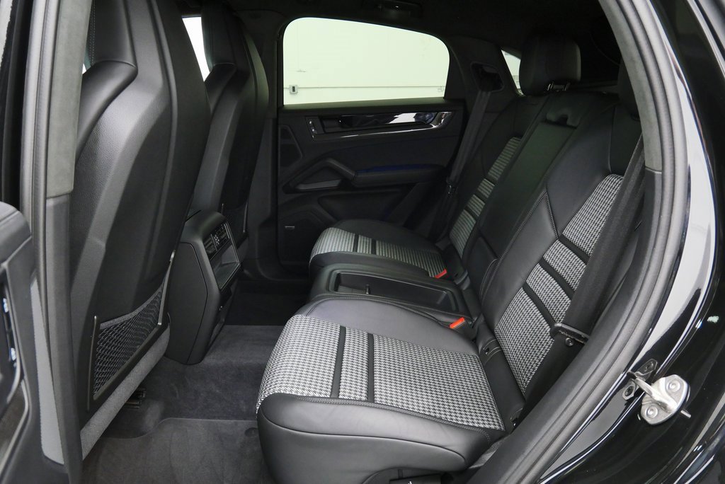 Used 2025 Porsche Cayenne GTS image 21