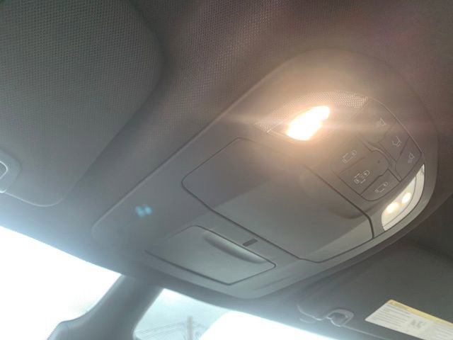 Used 2025 Chrysler Pacifica Select image 18