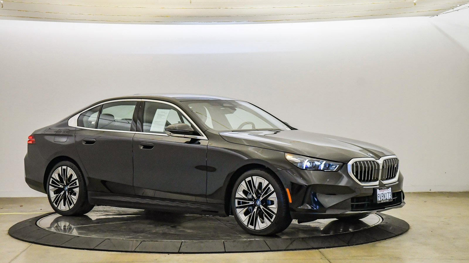 Used 2025 BMW i5 xDrive40 w/ Premium Package image 6