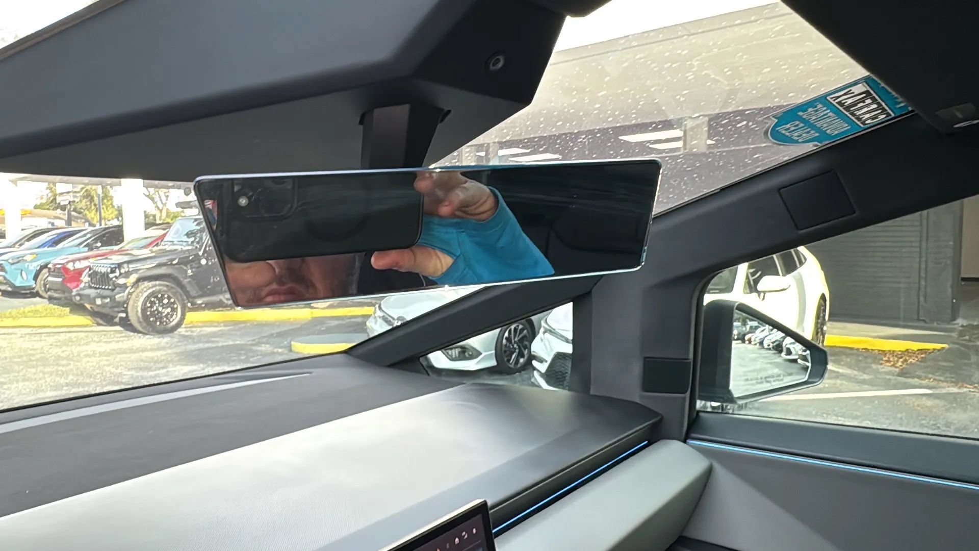 Used 2024 Tesla Cybertruck AWD Crew Cab image 18
