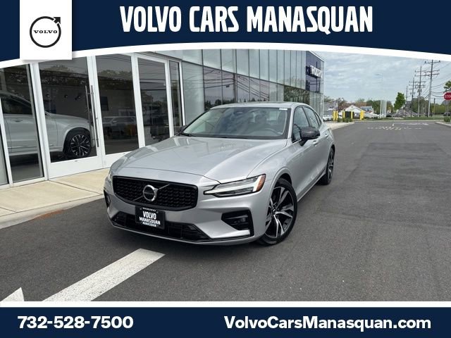 Used 2024 Volvo S60 B5 Core image 1