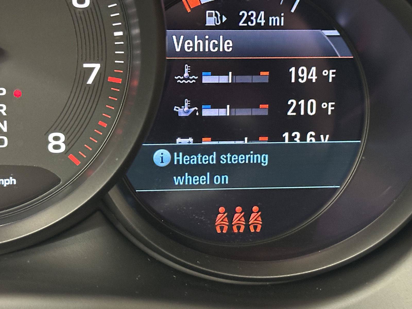 Certified 2025 Porsche Macan AWD/4WD image 23