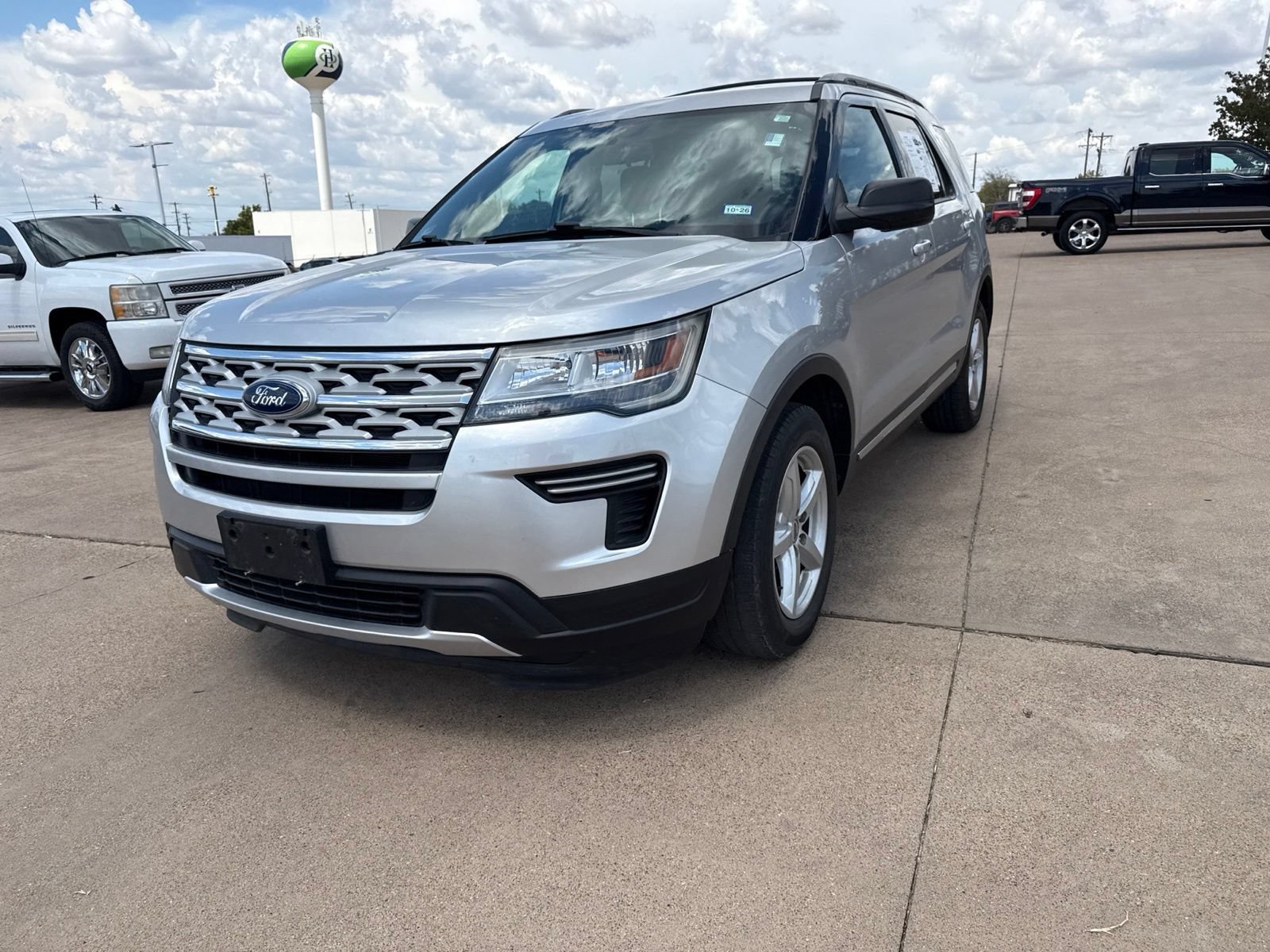 Used 2019 Ford Explorer XLT FWD image 3