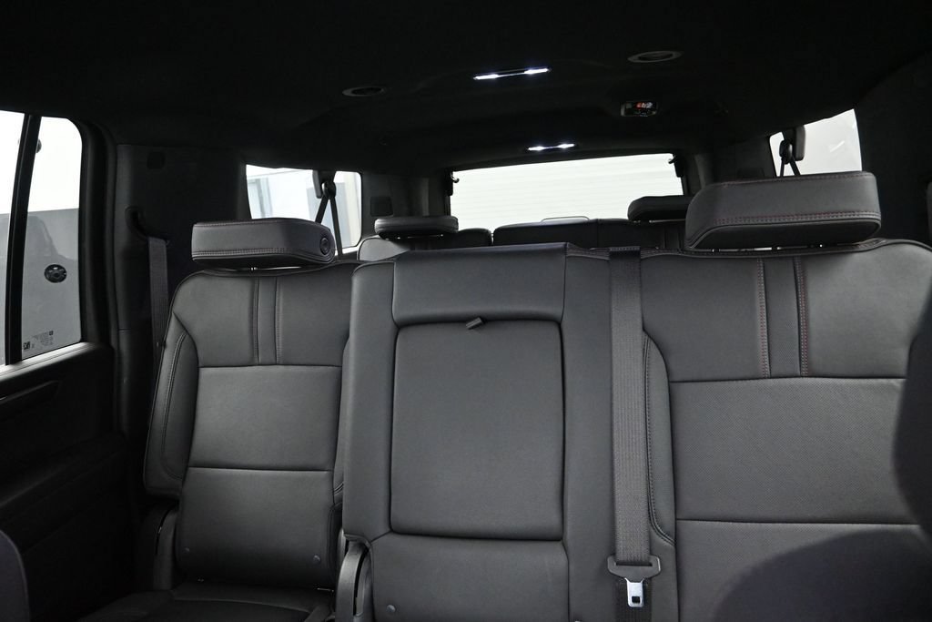 Used 2025 Chevrolet Suburban RST w/ Comfort Package RWD image 17