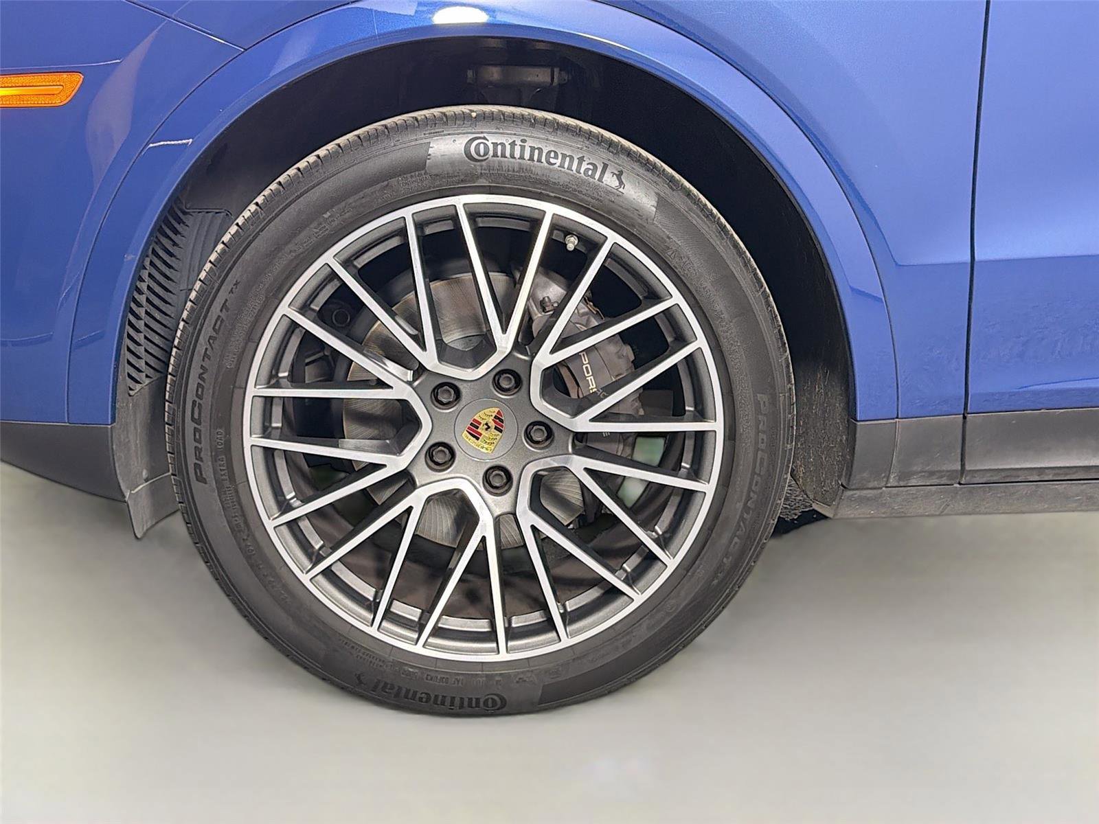 Certified 2022 Porsche Cayenne E-Hybrid AWD/4WD image 11