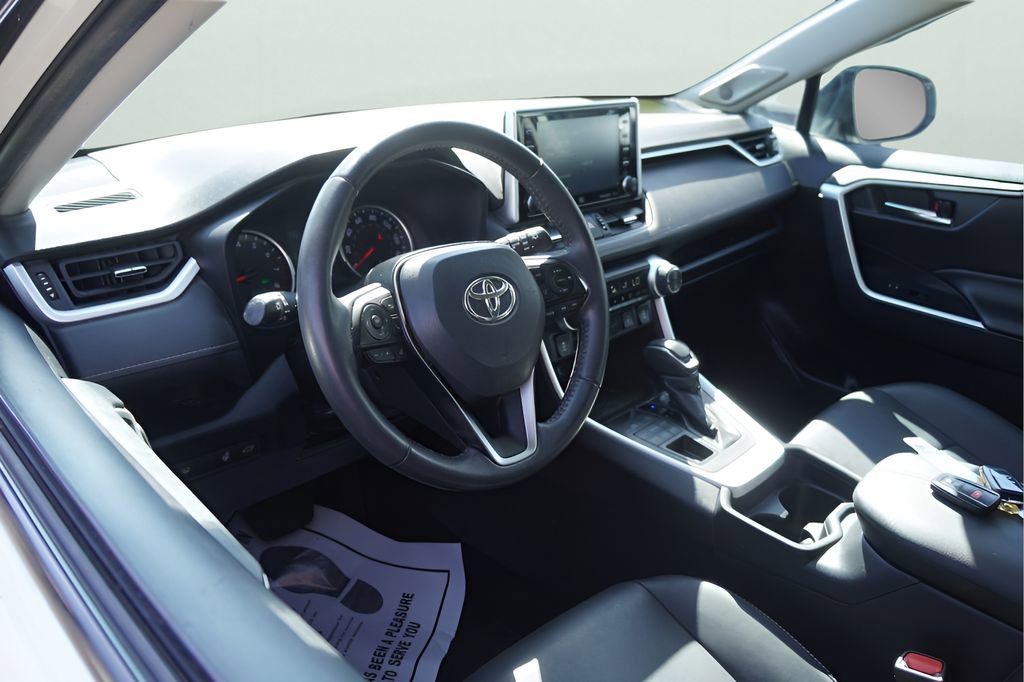 Used 2021 Toyota RAV4 XLE Premium image 13