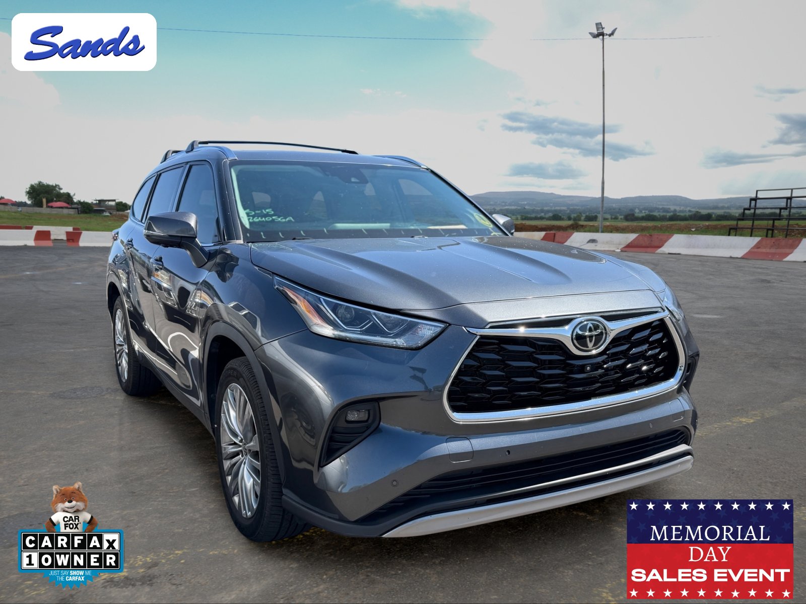 Used 2023 Toyota Highlander Platinum FWD image 1