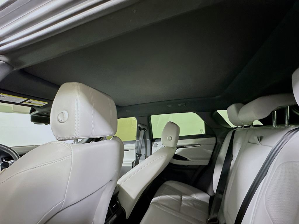 Used 2020 Land Rover Range Rover Evoque SE image 13