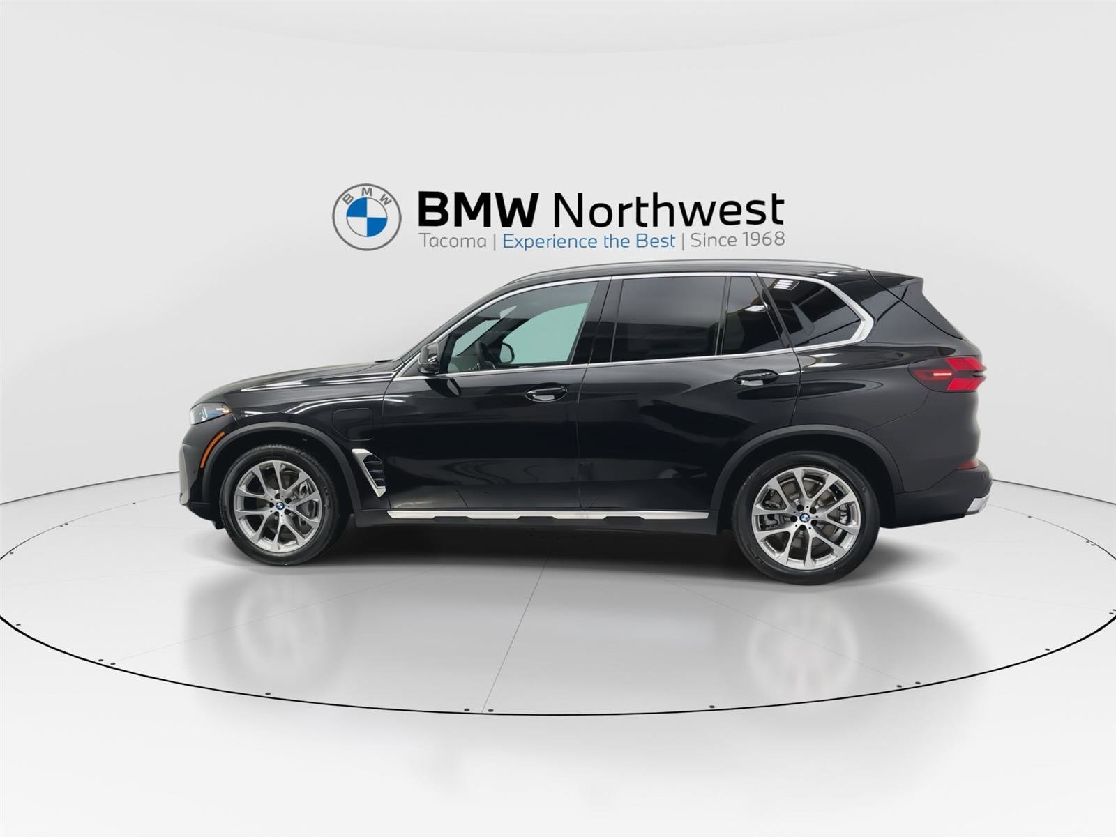 New 2026 BMW X5 xDrive50e w/ Climate Comfort Package image 11