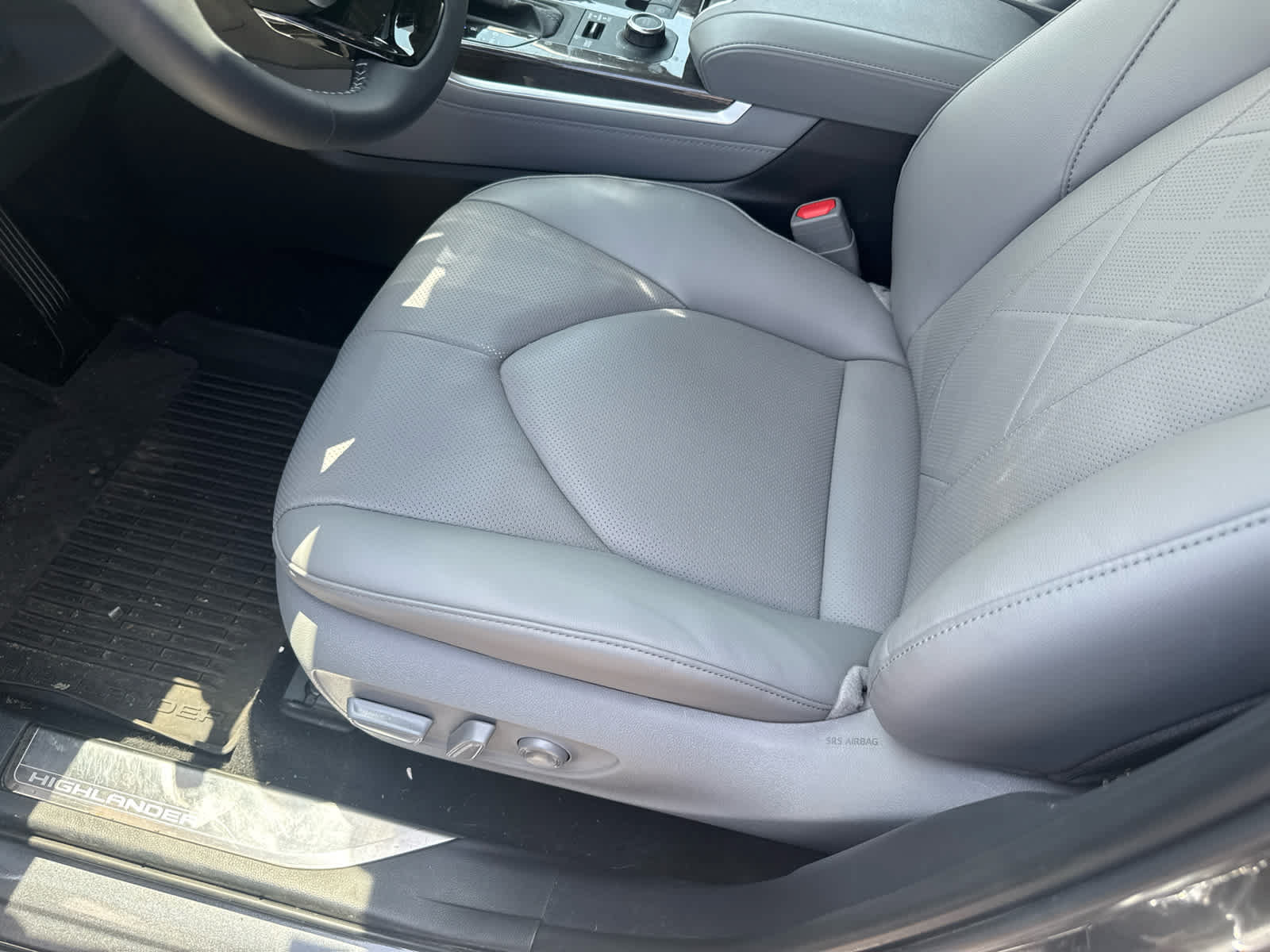 Certified 2025 Toyota Highlander Platinum AWD/4WD image 8