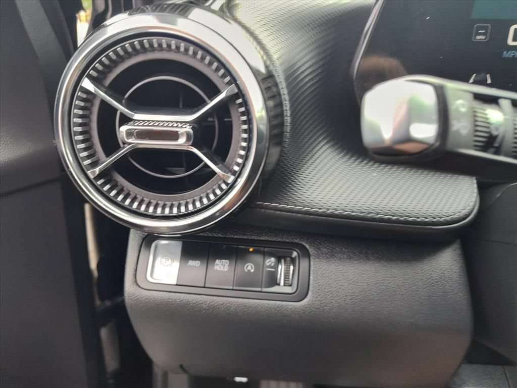Used 2026 Chevrolet Equinox LT AWD/4WD image 19