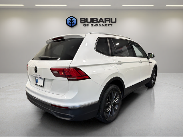 Used 2023 Volkswagen Tiguan SE w/ Panoramic Sunroof Package FWD image 5