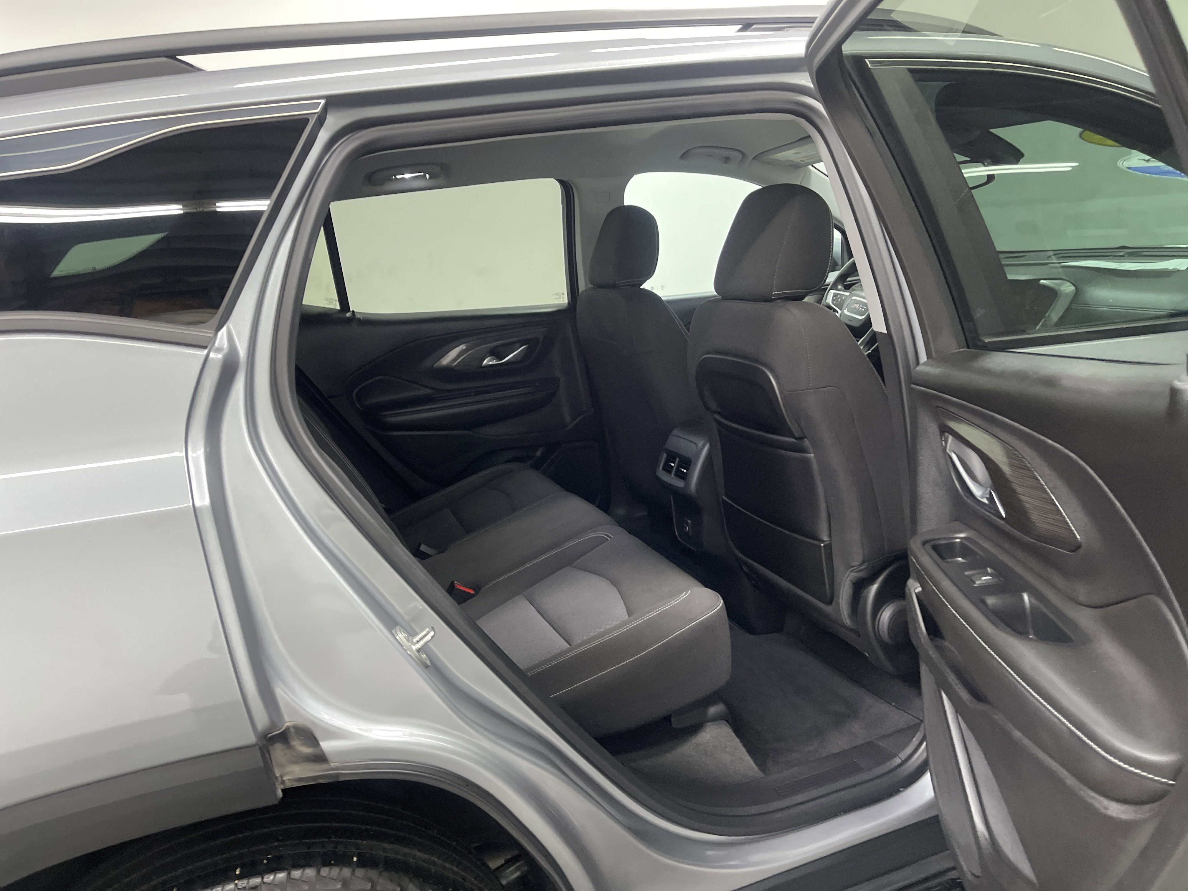 Used 2023 GMC Terrain SLE w/ Driver Convenience Package FWD image 21