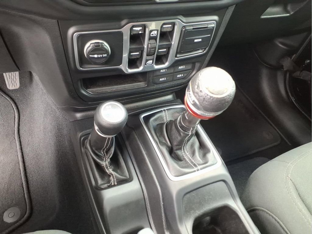 Used 2018 Jeep Wrangler Unlimited Sahara image 22